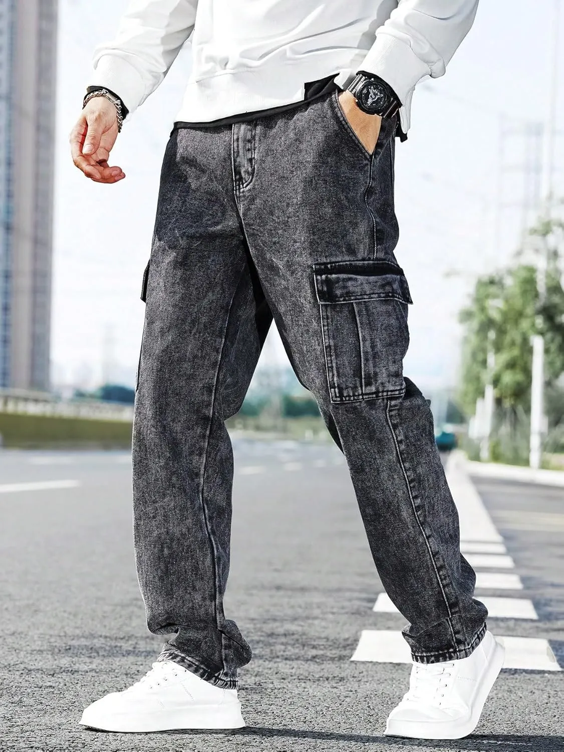 WDIRARA Men's Slim Fit Cargo Jeans Straight Leg Streetwear Denim Work Pants with Flap Pockets